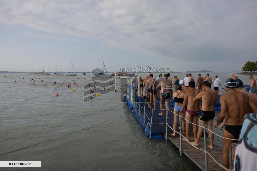 (SP)HUNGARY-REVFULOP-SWIMMING-LAKE BALATON CROSS