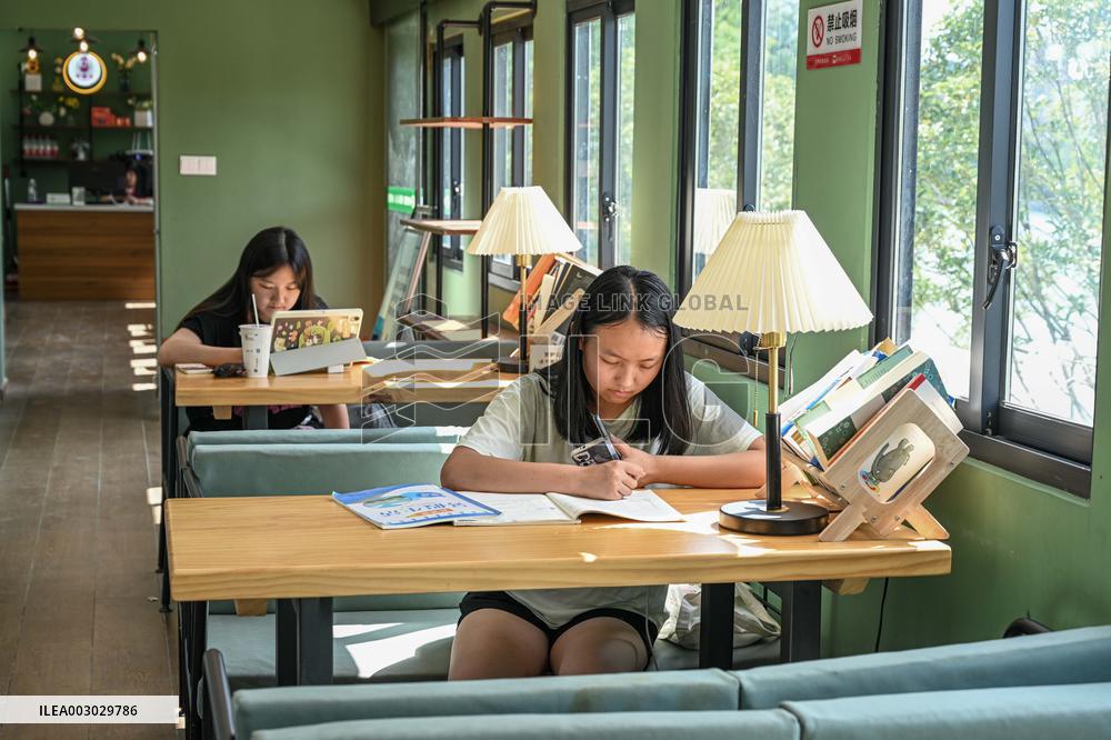 Train Book House in Guizhou