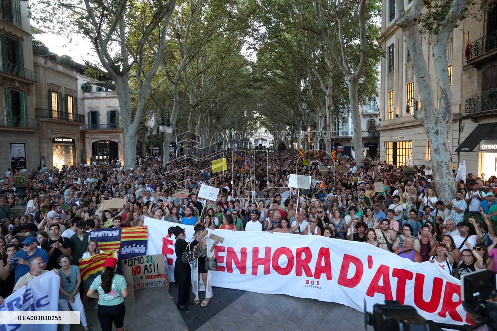 Thousands Protest Against Mass Tourism - Mallorca