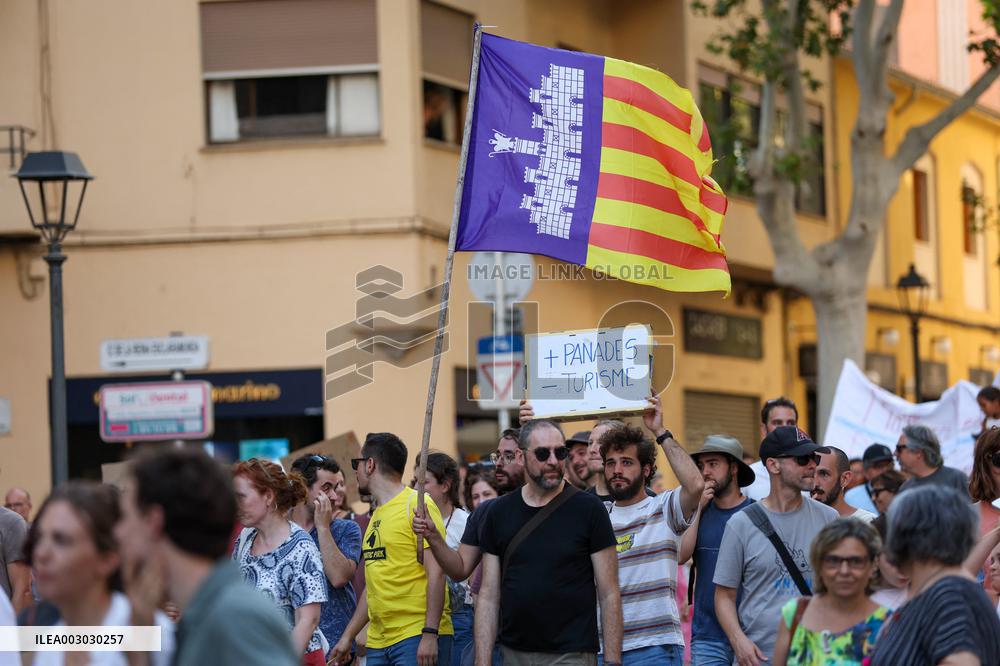 Thousands Protest Against Mass Tourism - Mallorca