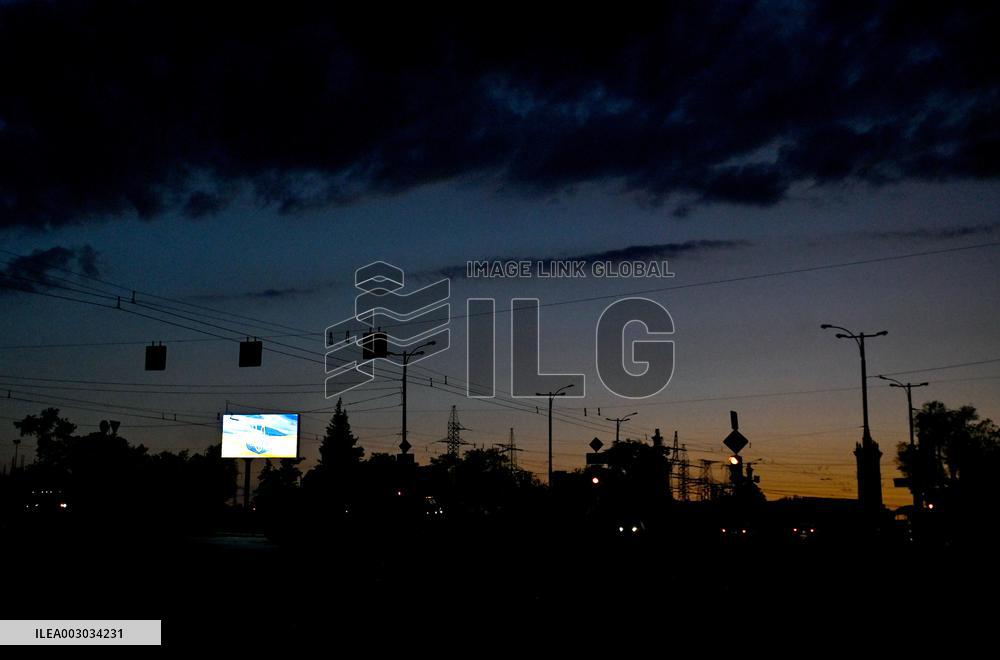 Zaporizhzhia turns off street lights to save power