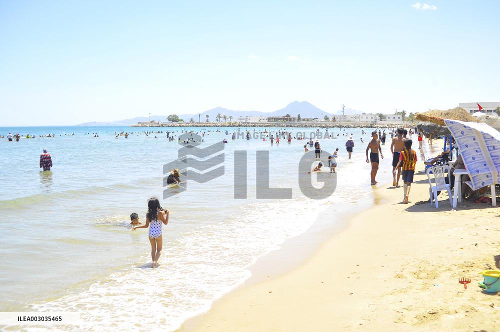 TUNISIA-BEACH-HEAT WAVE