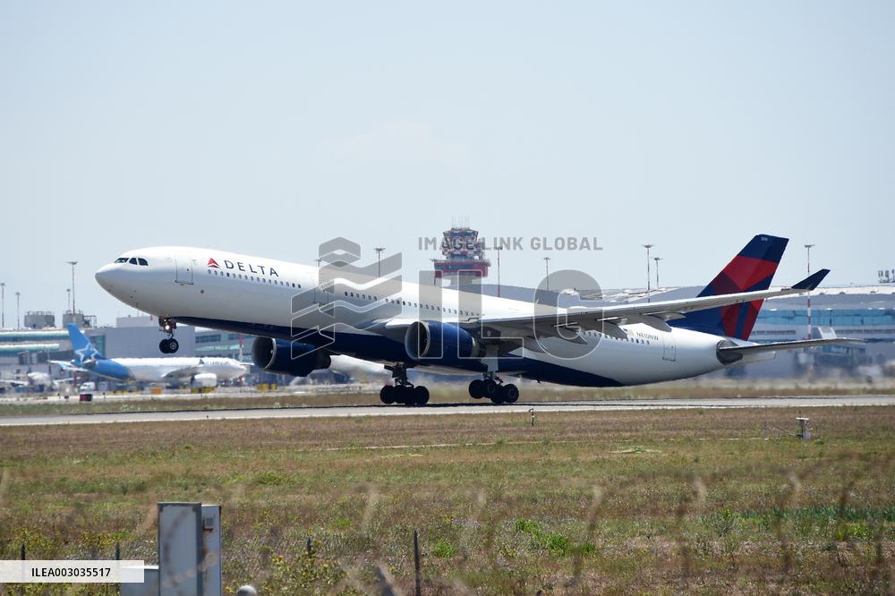 Aircraft to Fiumicino airport