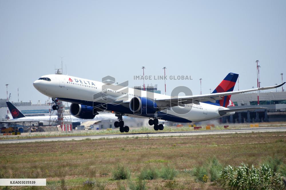 Aircraft to Fiumicino airport