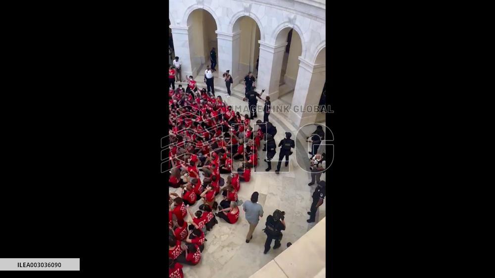 US: Protesters Arrested After Taking Over Capitol Building Ahead Of Netanyahu’s Speech 3