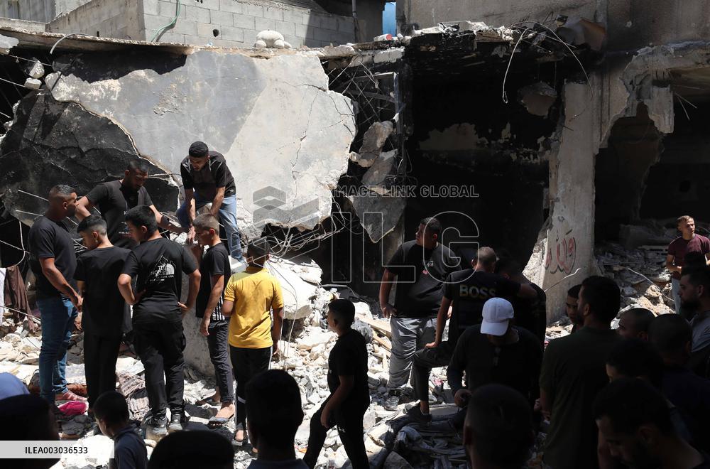 7 Palestinians Killed In Israeli Raids - West Bank