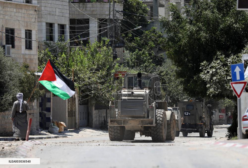 7 Palestinians Killed In Israeli Raids - West Bank