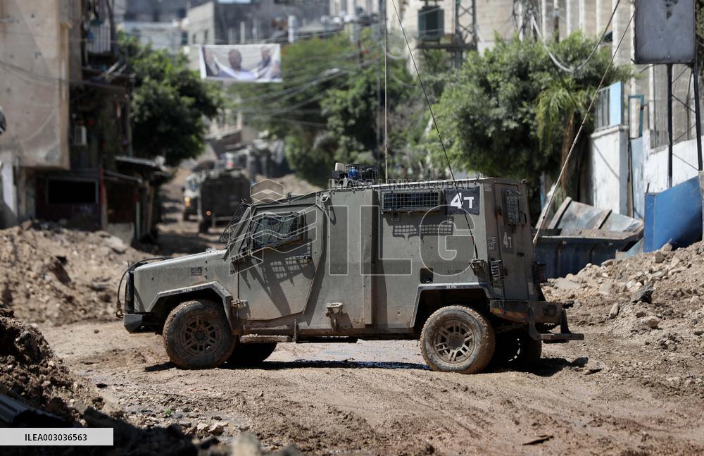 7 Palestinians Killed In Israeli Raids - West Bank