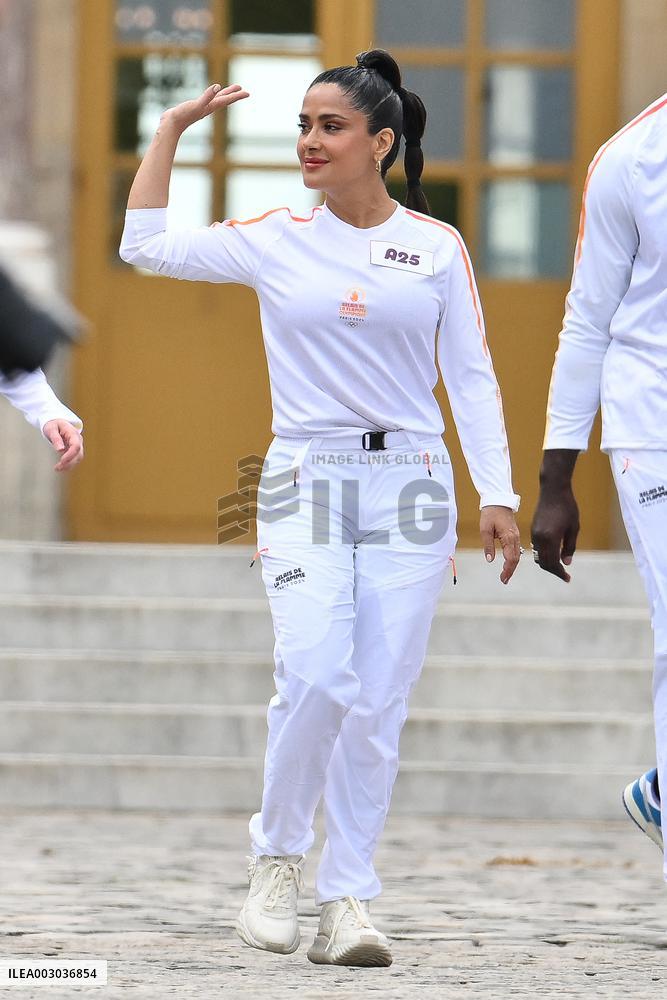 Paris 2024 - Salma Hayek Torch Relay