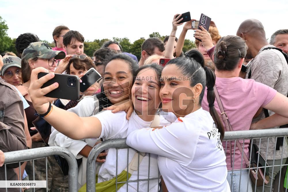 Paris 2024 - Salma Hayek Torch Relay