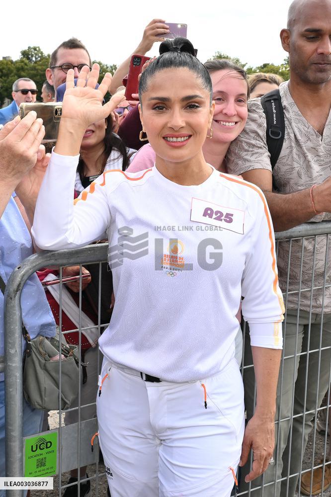 Paris 2024 - Salma Hayek Torch Relay
