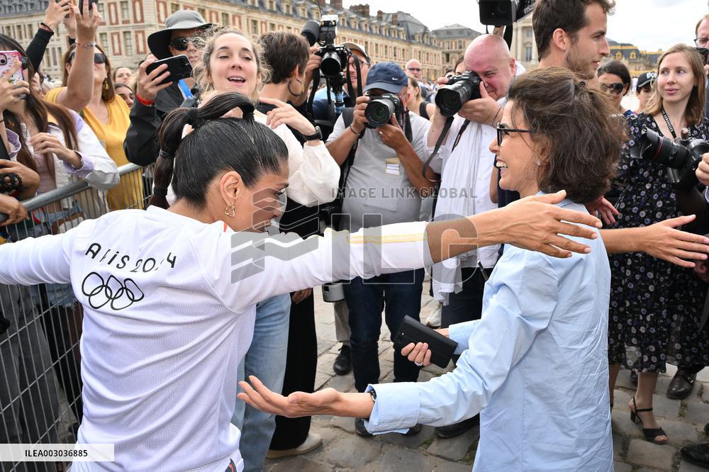 Paris 2024 - Salma Hayek Torch Relay