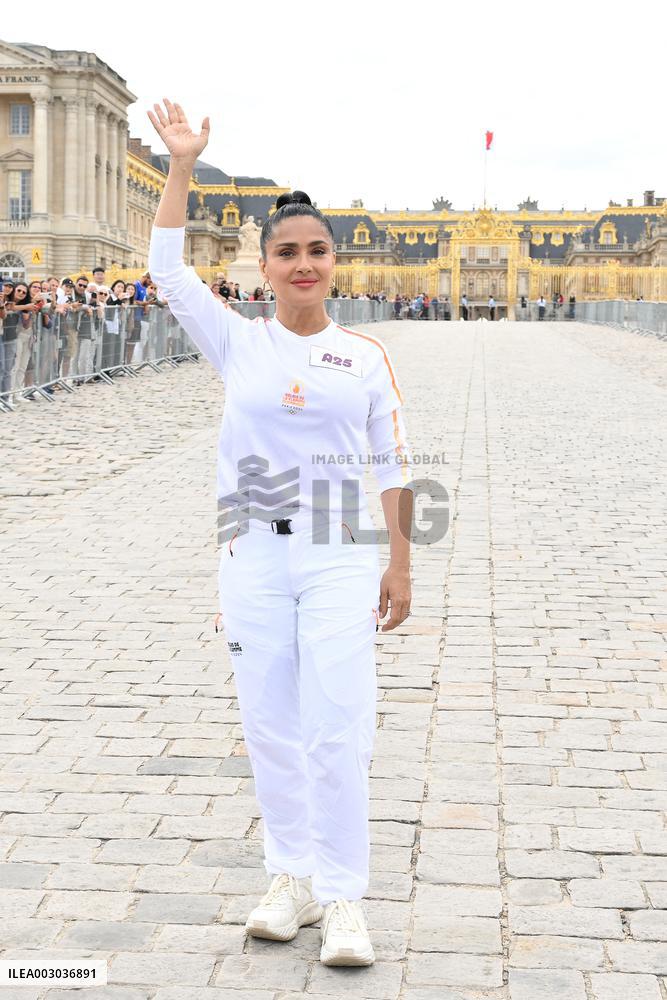 Paris 2024 - Salma Hayek Torch Relay