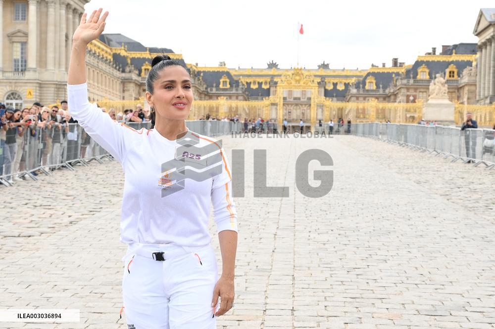 Paris 2024 - Salma Hayek Torch Relay