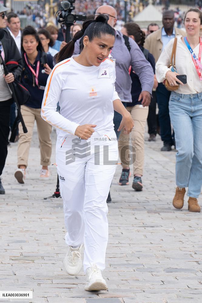Paris 2024 - Salma Hayek Torch Relay