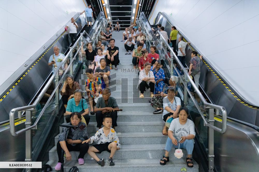 High Temperature Red Warning Alert in Chongqing