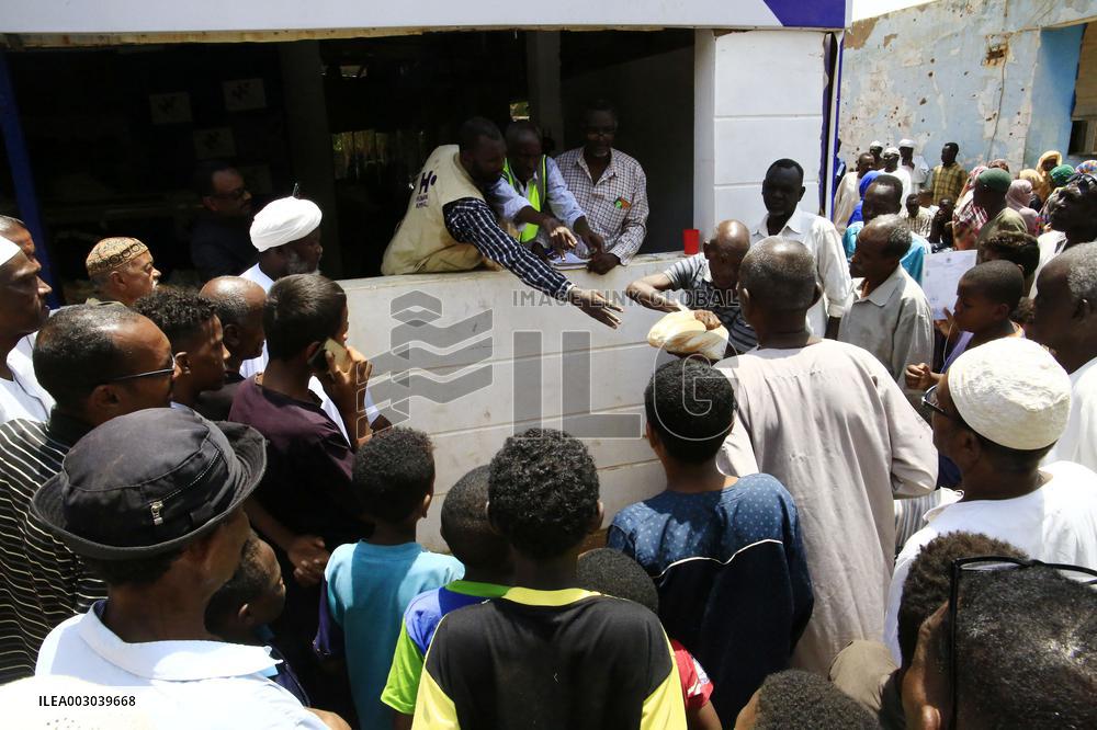 SUDAN-OMDURMAN-CHARITY BREAD PROJECT-DISTRIBUTION