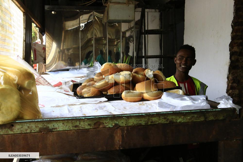 SUDAN-OMDURMAN-CHARITY BREAD PROJECT-DISTRIBUTION