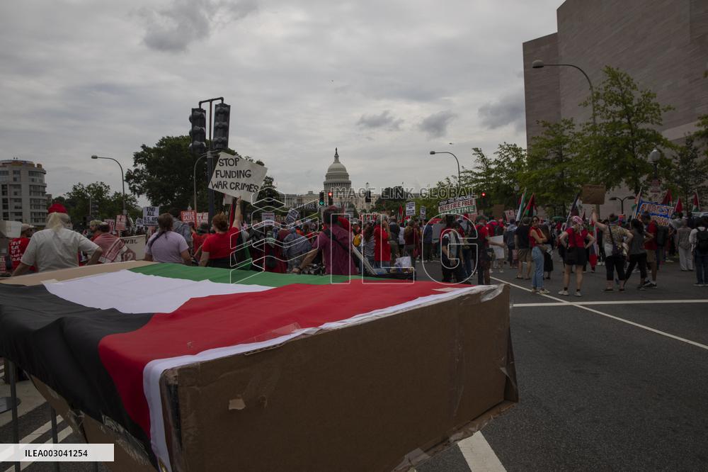 Thousands Protest As Netanyahu Addresses US Congress - Washington