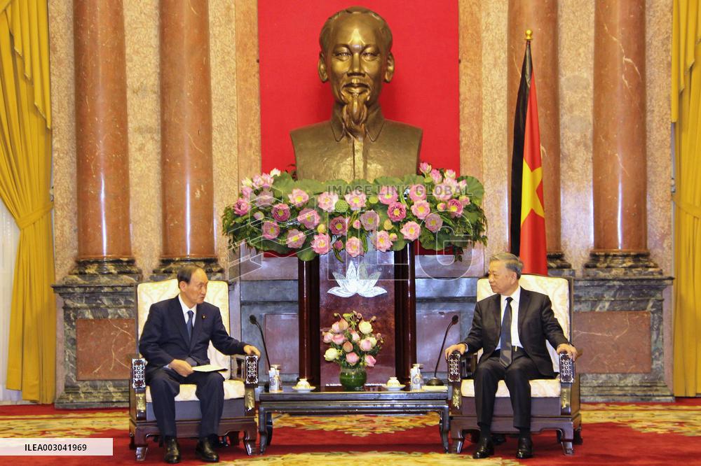 Ex-Japan PM Suga in Hanoi