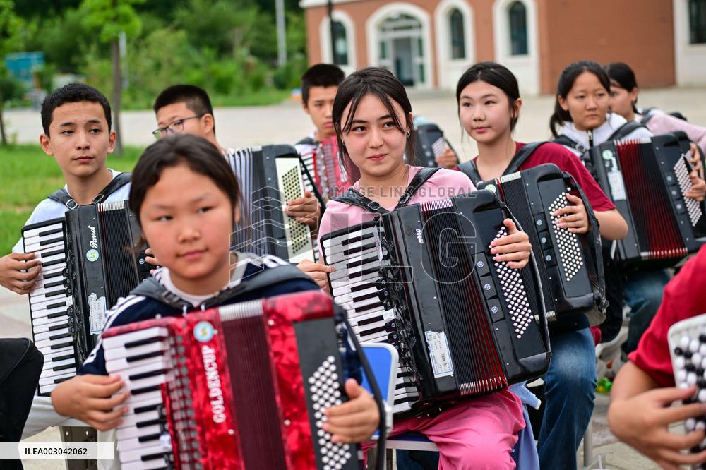 CHINA-XINJIANG-TACHENG-CULTURE-ACCORDION (CN)