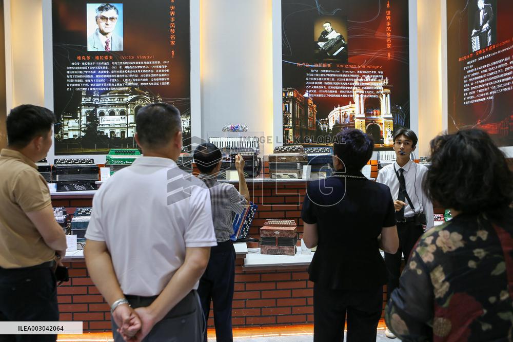 CHINA-XINJIANG-TACHENG-CULTURE-ACCORDION (CN)