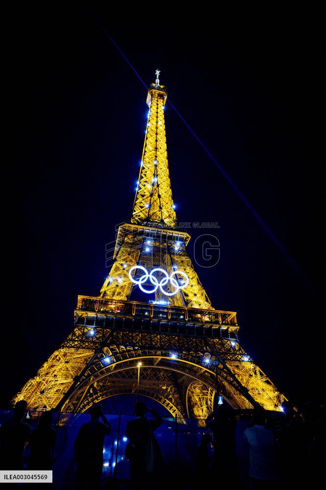 Paris 2024 - Olympic Rings On The Eiffel Tower - Paris