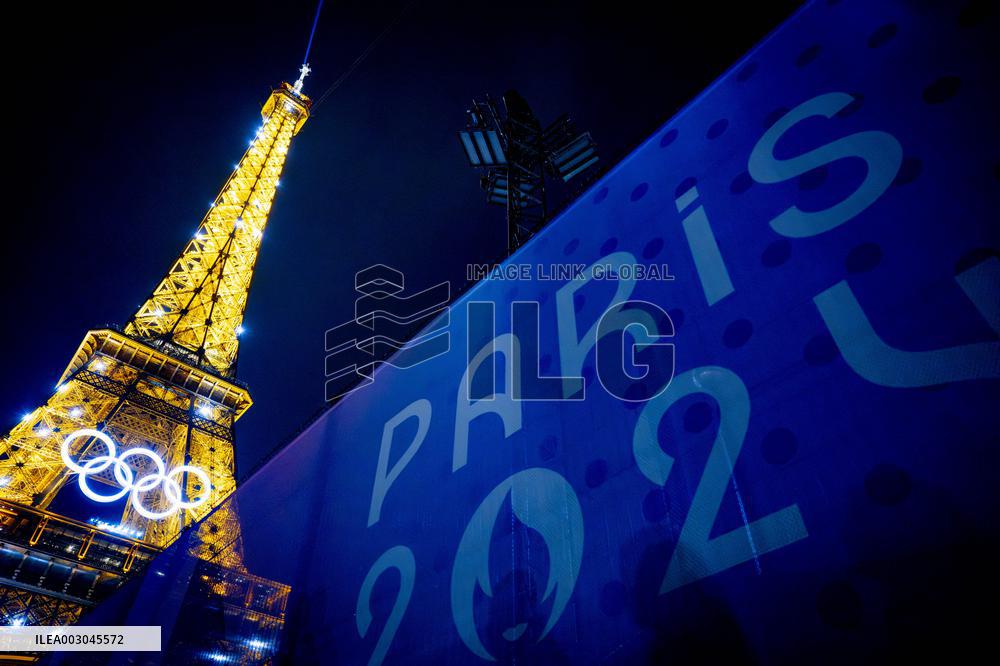 Paris 2024 - Olympic Rings On The Eiffel Tower - Paris