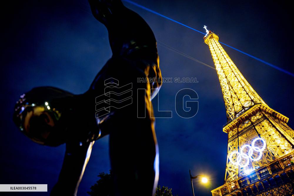 Paris 2024 - Olympic Rings On The Eiffel Tower - Paris