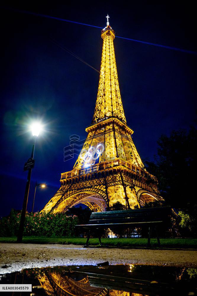 Paris 2024 - Olympic Rings On The Eiffel Tower - Paris
