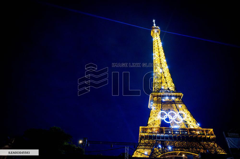 Paris 2024 - Olympic Rings On The Eiffel Tower - Paris