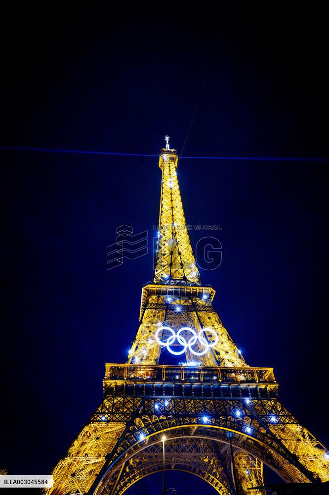 Paris 2024 - Olympic Rings On The Eiffel Tower - Paris