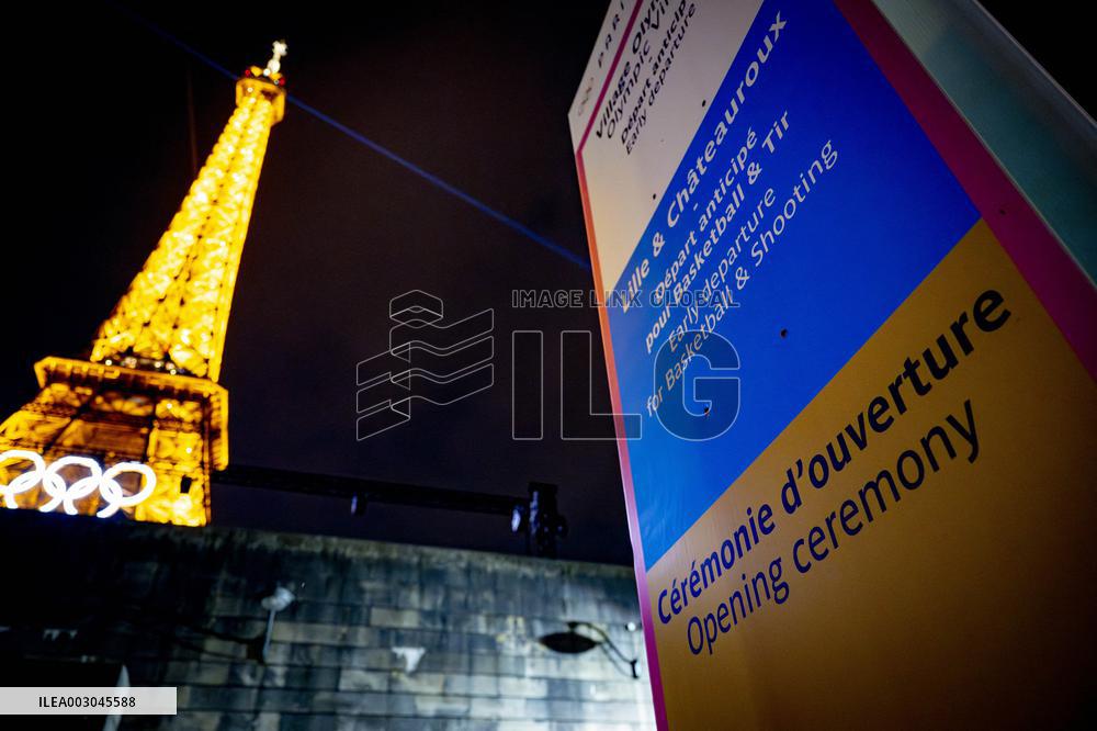 Paris 2024 - Olympic Rings On The Eiffel Tower - Paris