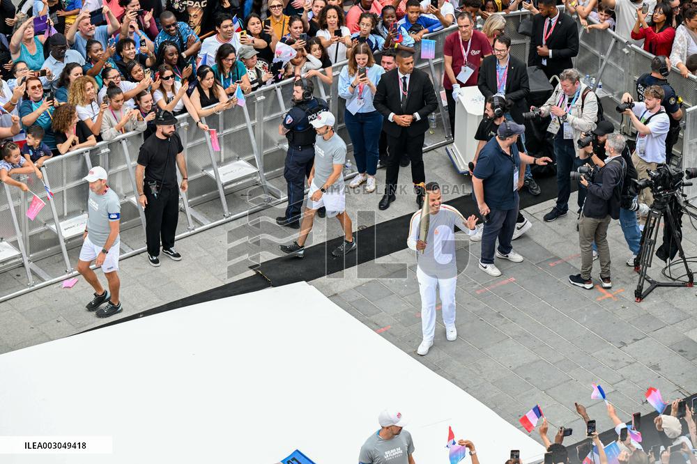 PARIS 2024 - Olympic Torch flame bearers during the last day