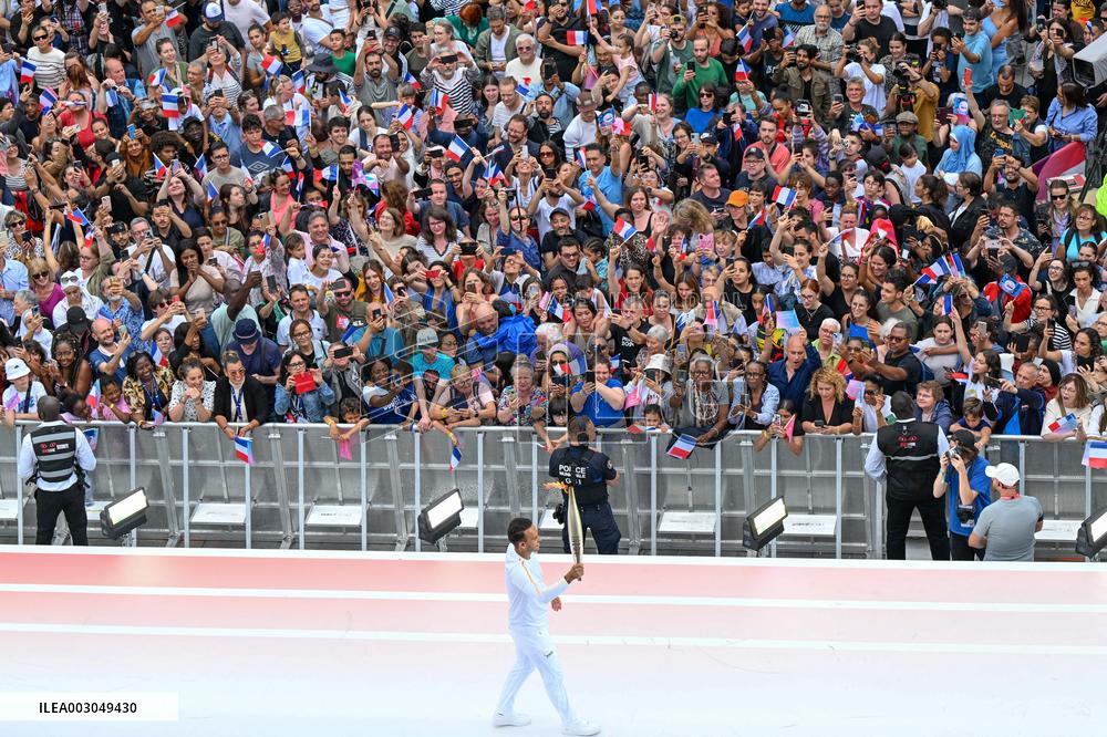 PARIS 2024 - Olympic Torch flame bearers during the last day