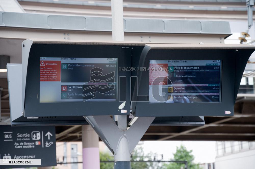Paris 2024 - Chaos In The Train Stations And In The Streets Of Paris