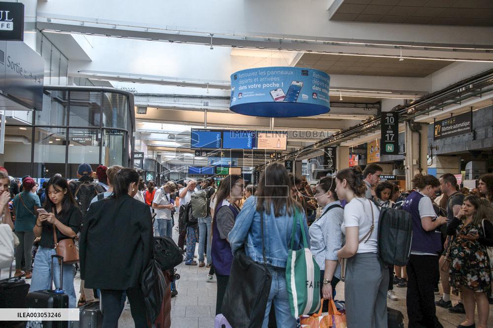Paris 2024 - Chaos In The Train Stations And In The Streets Of Paris