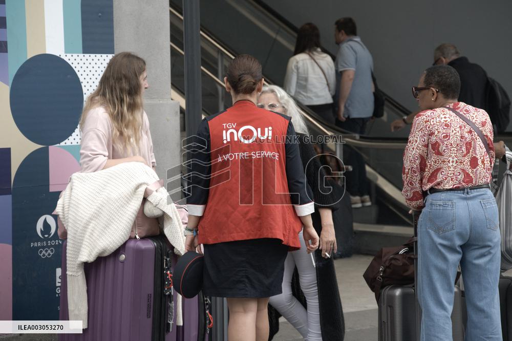 Paris 2024 - Chaos In The Train Stations And In The Streets Of Paris