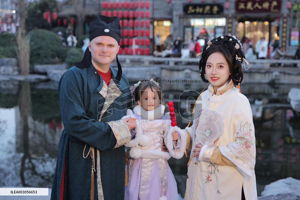 CHINA-HENAN-AMERICAN TEACHER (CN)