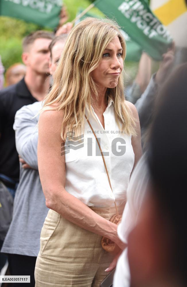 Jennifer Aniston On Set - NYC