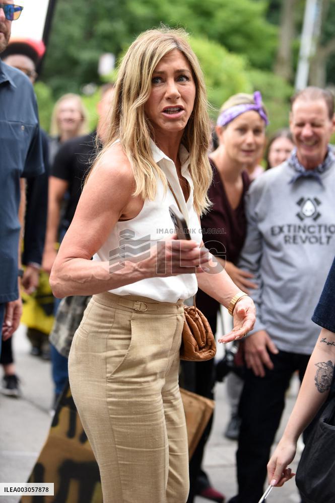 Jennifer Aniston On Set - NYC