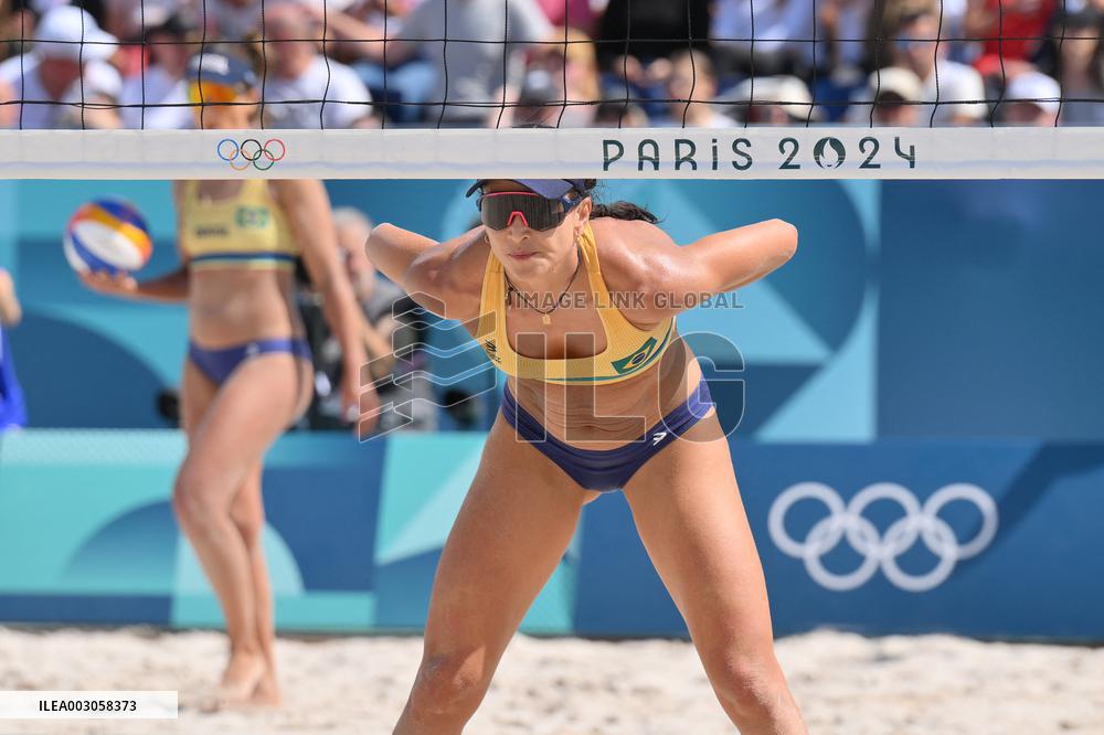 Paris 2024 - Beach Volley - Brazii v Japon