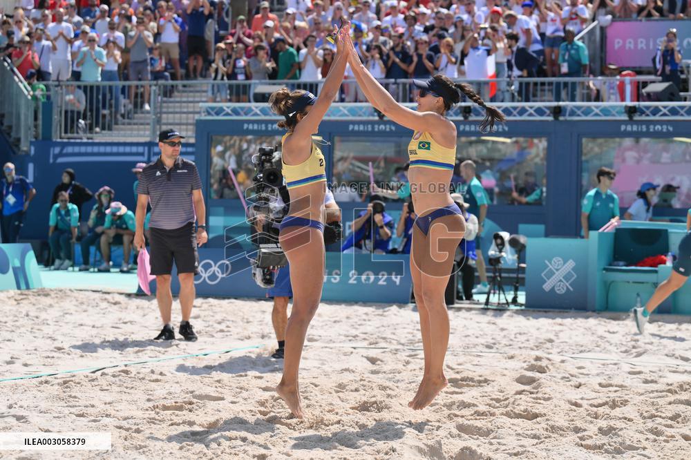 Paris 2024 - Beach Volley - Brazii v Japon