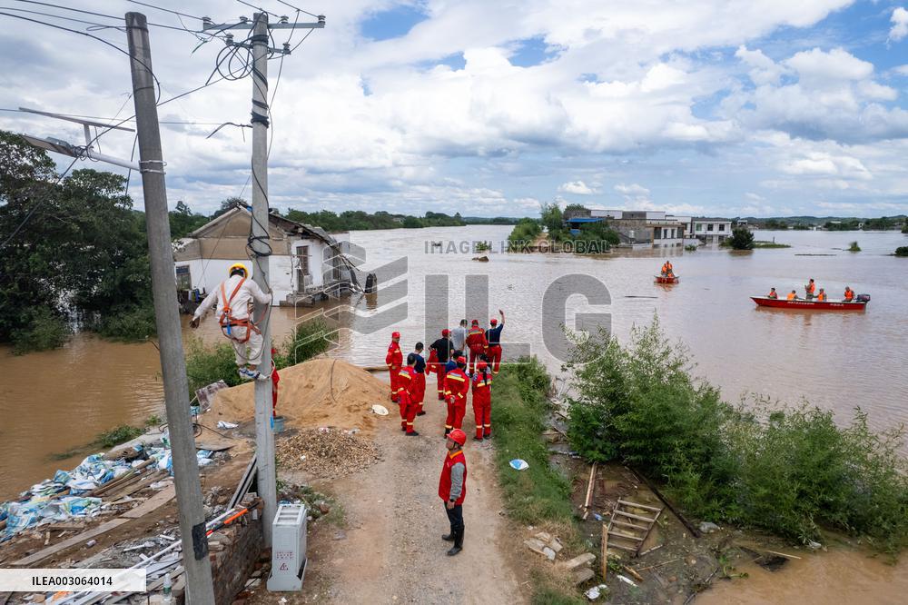 Over 3800 Evacuated After Dike Breach In Central China