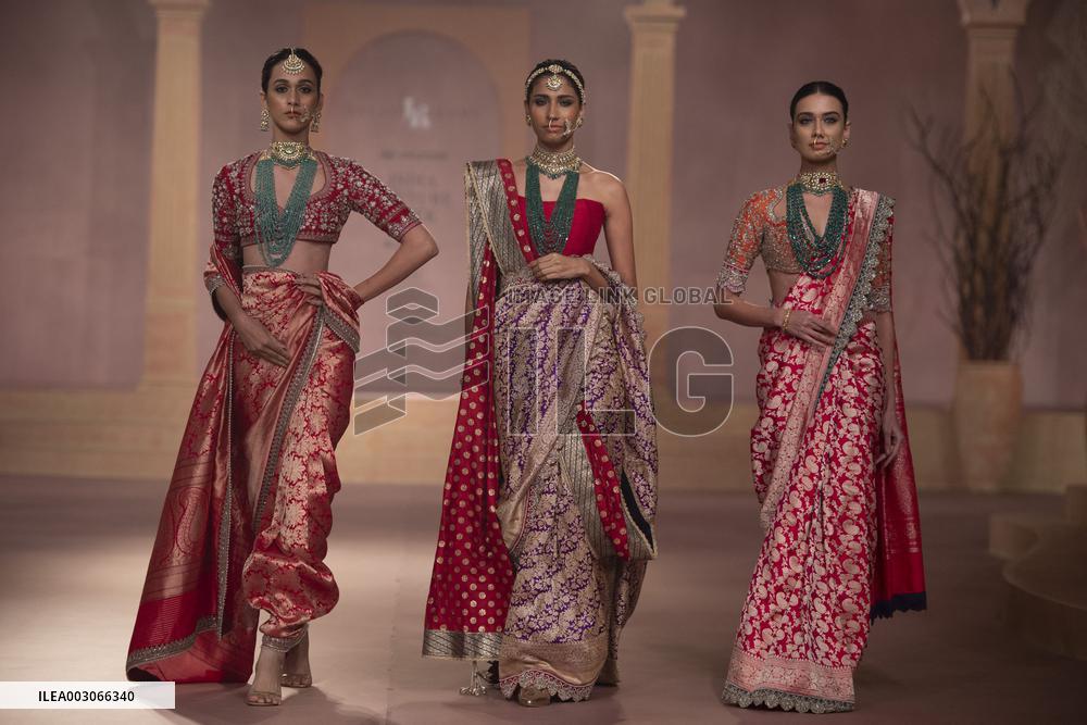 INDIA-NEW DELHI-FASHION SHOW-FDCI INDIA COUTURE WEEK