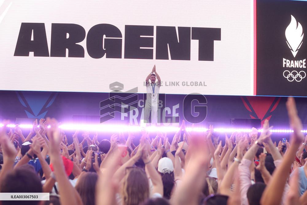 Paris 2024 - Victor Koretzky Celebrates His Silver Medal At Club France