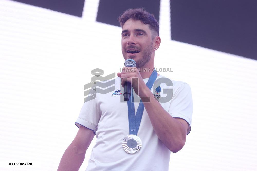 Paris 2024 - Victor Koretzky Celebrates His Silver Medal At Club France