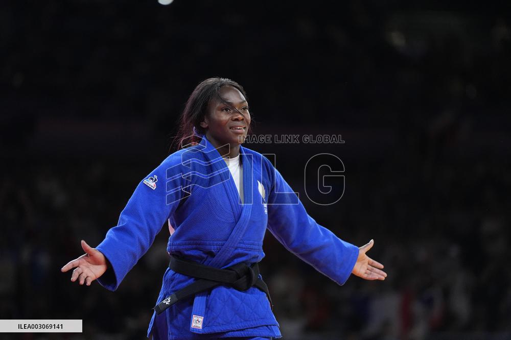 Paris 2024 - Judo - Clarisse Agbegnenou v Laura Fazliu