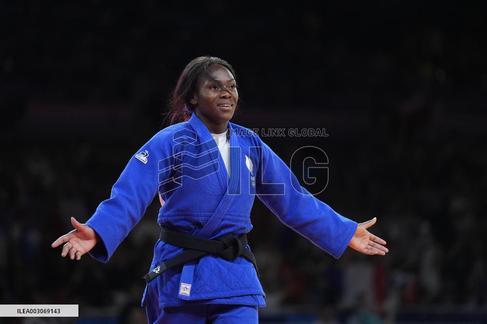 Paris 2024 - Judo - Clarisse Agbegnenou v Laura Fazliu