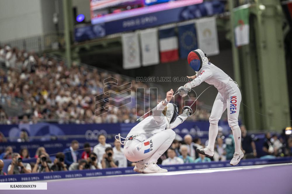 Paris 2024 - the women's epee team round of 8 - France v Korea